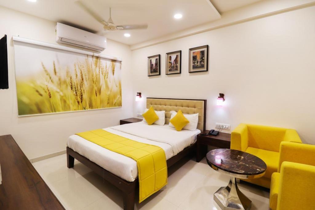 Royal Inn Hotel Ambaji Exteriör bild