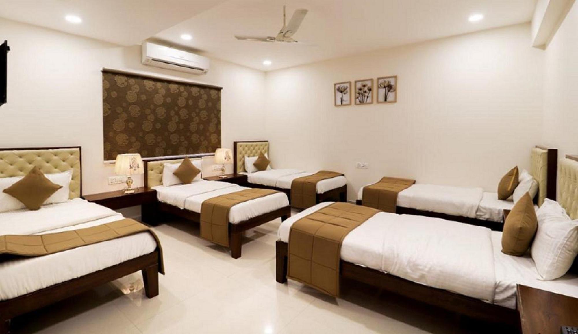 Royal Inn Hotel Ambaji Exteriör bild