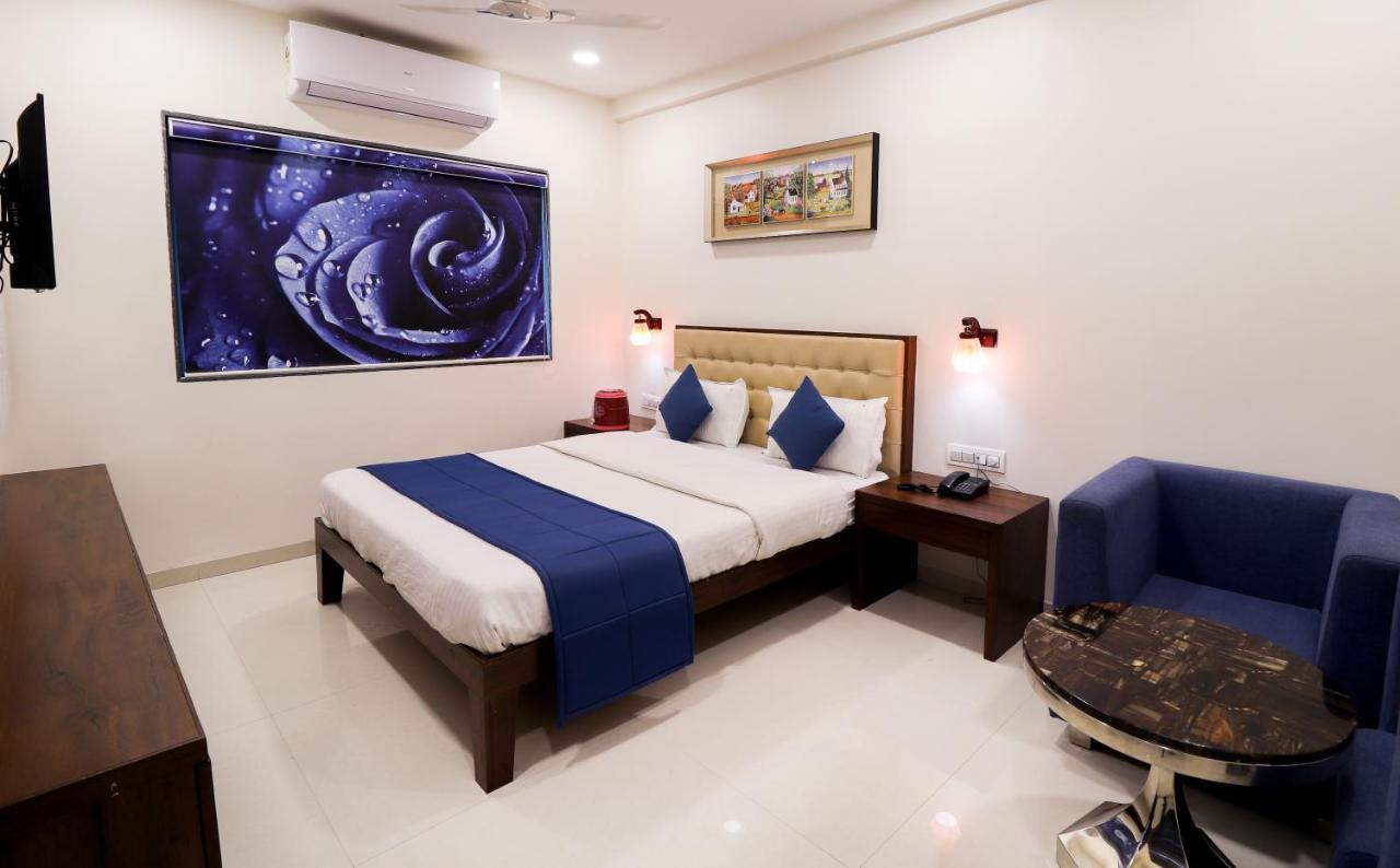 Royal Inn Hotel Ambaji Exteriör bild